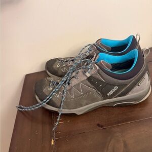 Asolo Women’s Low Hiking Shoes – Gore-Tex & Vibram – Size 8